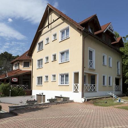 Hotel Francoise Balatonlelle Ngoại thất bức ảnh