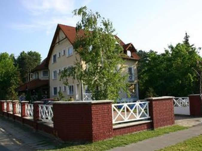 Hotel Francoise Balatonlelle Ngoại thất bức ảnh