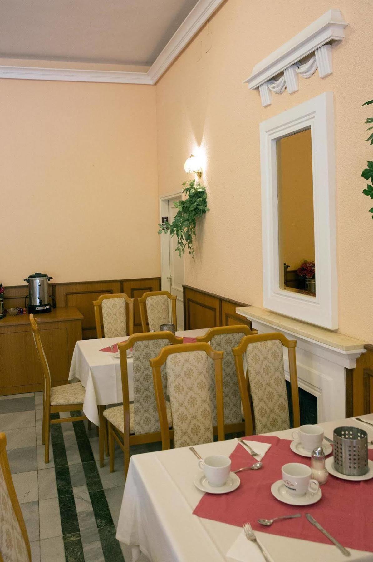 Hotel Francoise Balatonlelle Ngoại thất bức ảnh