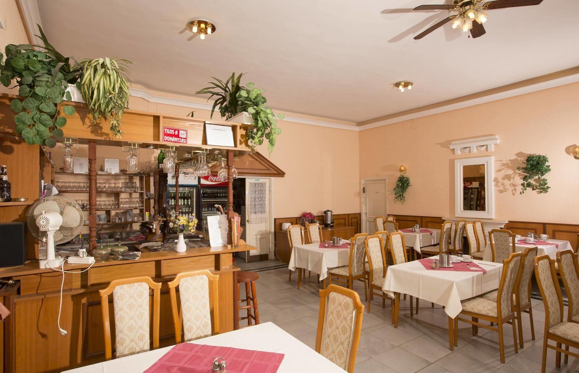 Hotel Francoise Balatonlelle Ngoại thất bức ảnh