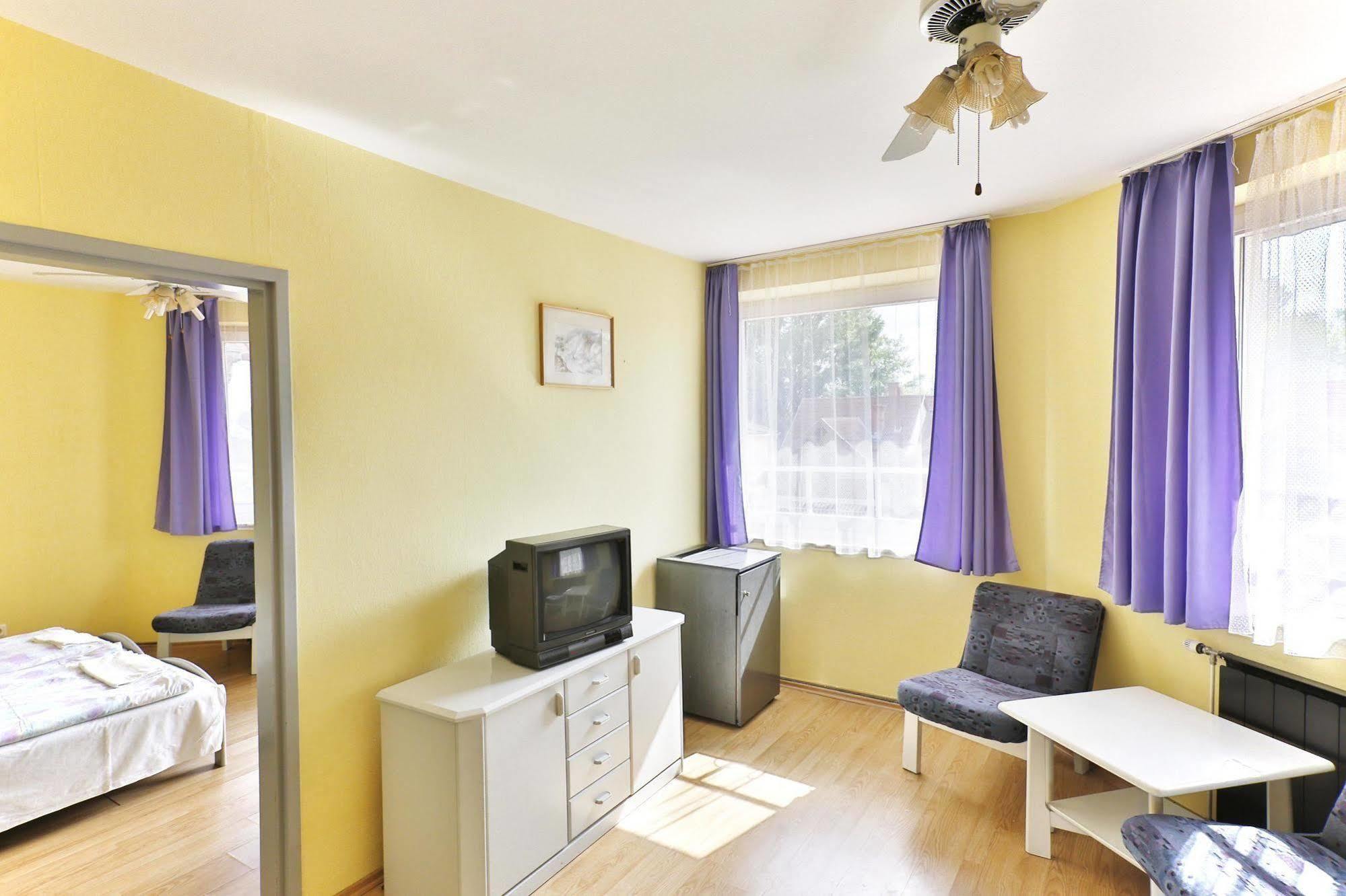 Hotel Francoise Balatonlelle Ngoại thất bức ảnh