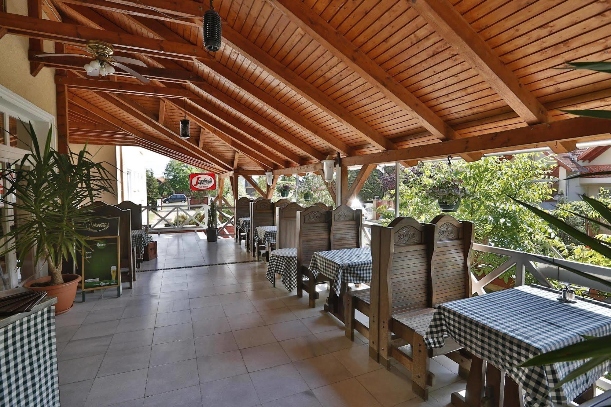 Hotel Francoise Balatonlelle Ngoại thất bức ảnh
